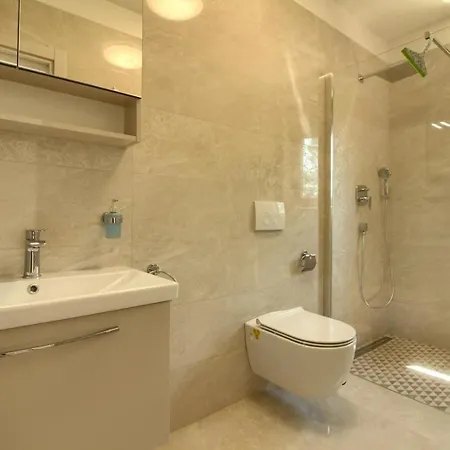 Mit Privatpool Fuer 8 Personen Ca 120 Qm In Sisan, Istrien Suedkueste Von Istrien