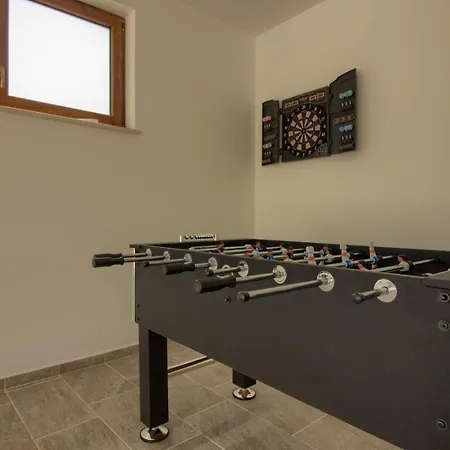 Mit Privatpool Fuer 8 Personen Ca 120 Qm In Sisan, Istrien Suedkueste Von Istrien Holiday home