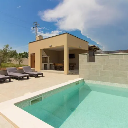 Holiday home Mit Privatpool Fuer 8 Personen Ca 120 Qm In Sisan, Istrien Suedkueste Von Istrien