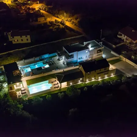 Mit Privatpool Fuer 8 Personen Ca 120 Qm In Sisan, Istrien Suedkueste Von Istrien *
