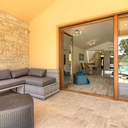 Mit Privatpool Fuer 8 Personen Ca 120 Qm In Sisan, Istrien Suedkueste Von Istrien
